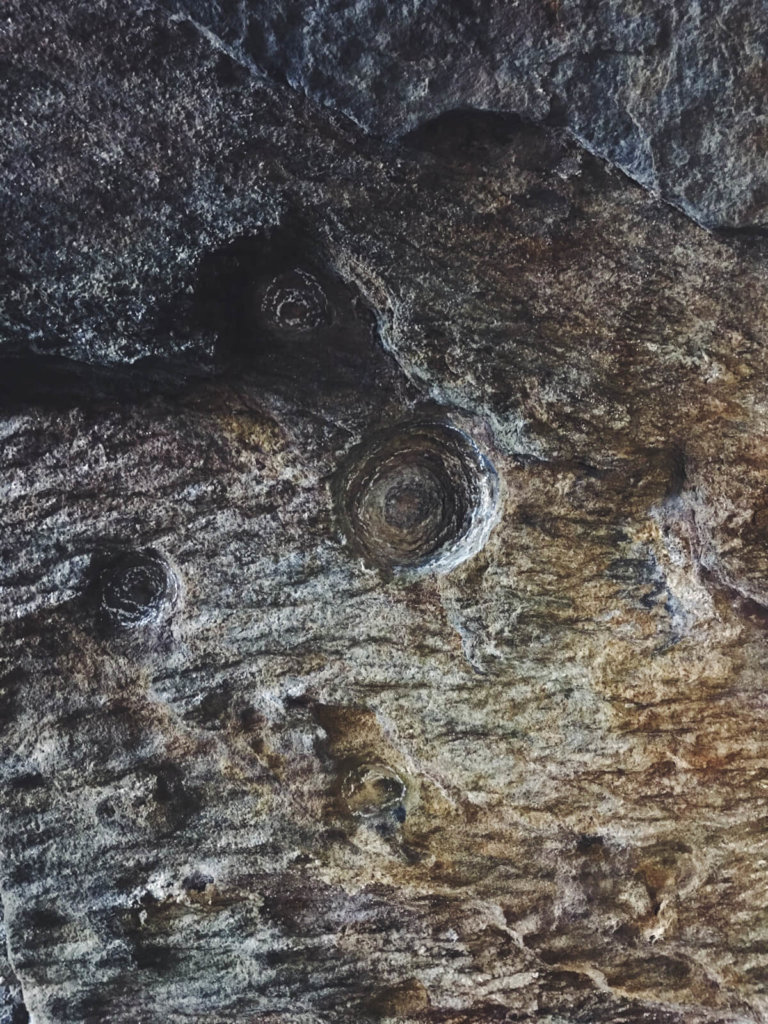 Traigh Bnan na Sgurra Cave Carving